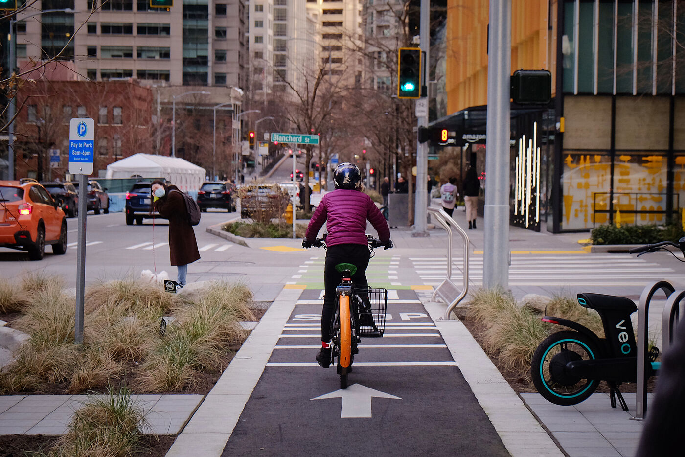 Geschützter Radfahrstreifen in Seattle.